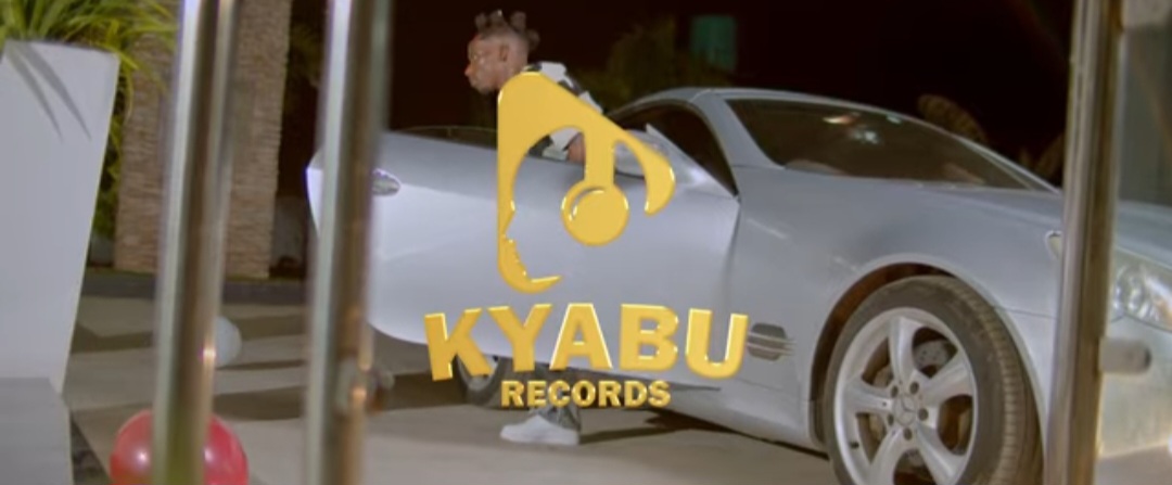 Singer MORDECAII released his first single 'ROMANTIC feat CREED' in over a year since the release of debut album SELFLESS